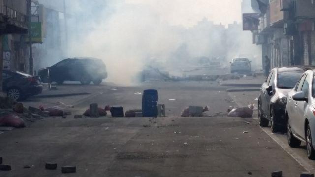 sonsnags's tweet photo. #الديه - مرتزقة العدو الخليفي تقمع ثوّارنا الأبطال بالغازات السامة وسط شارع الشهيد علي مشيمع. #عصيان_الحرية http://t.co/7XX0wEwI5Z"
