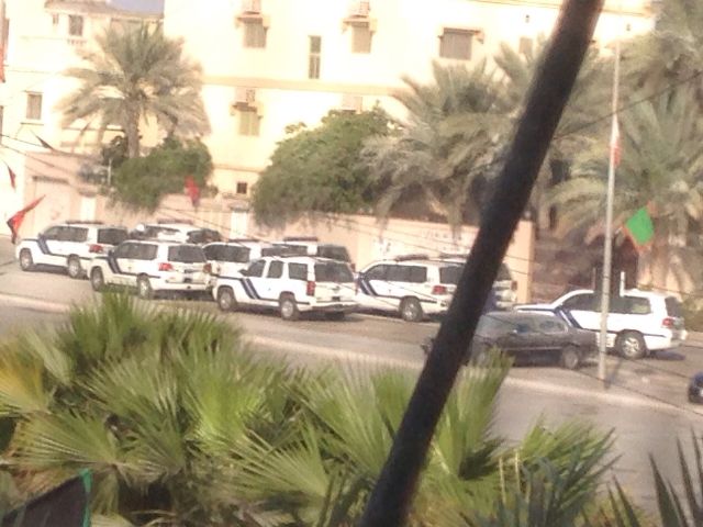 sonsnags's tweet photo. #أبوصيبع_الشاخورة : الكﻻب المسعورة تستنفر في شوارع البلدة منذ الصباح الباكر تزامناً مع الجولة الأولى من #عصيان_الحرية http://t.co/qqJGkVyPph