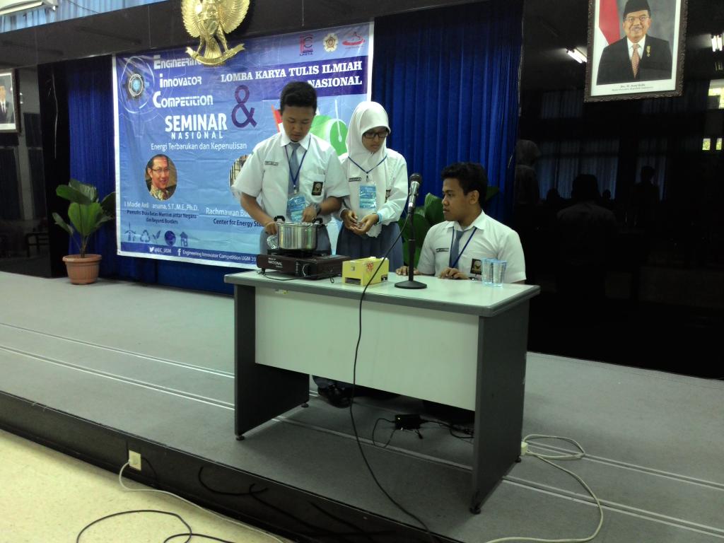 Electra oleh SMA 1 Sidoarjo sedang menampilkan karya terbaiknya. Yang mau masak air dengan aman~ #EIC_2014