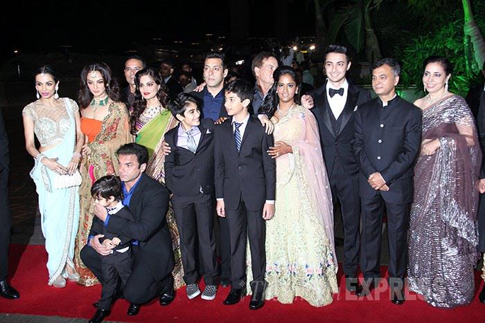 iamkajalraju's tweet photo. The best family ever the Khan family another precious  picture at #ArpitaAyushReception http://t.co/dtLOUfUWQx