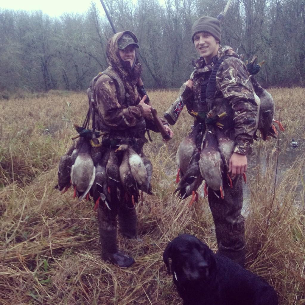 The birds are in western Oregon now!! #HuntOregon #DuckHunting #GreenHeads #Mallards #Drake #Hen #Limit #Oregon