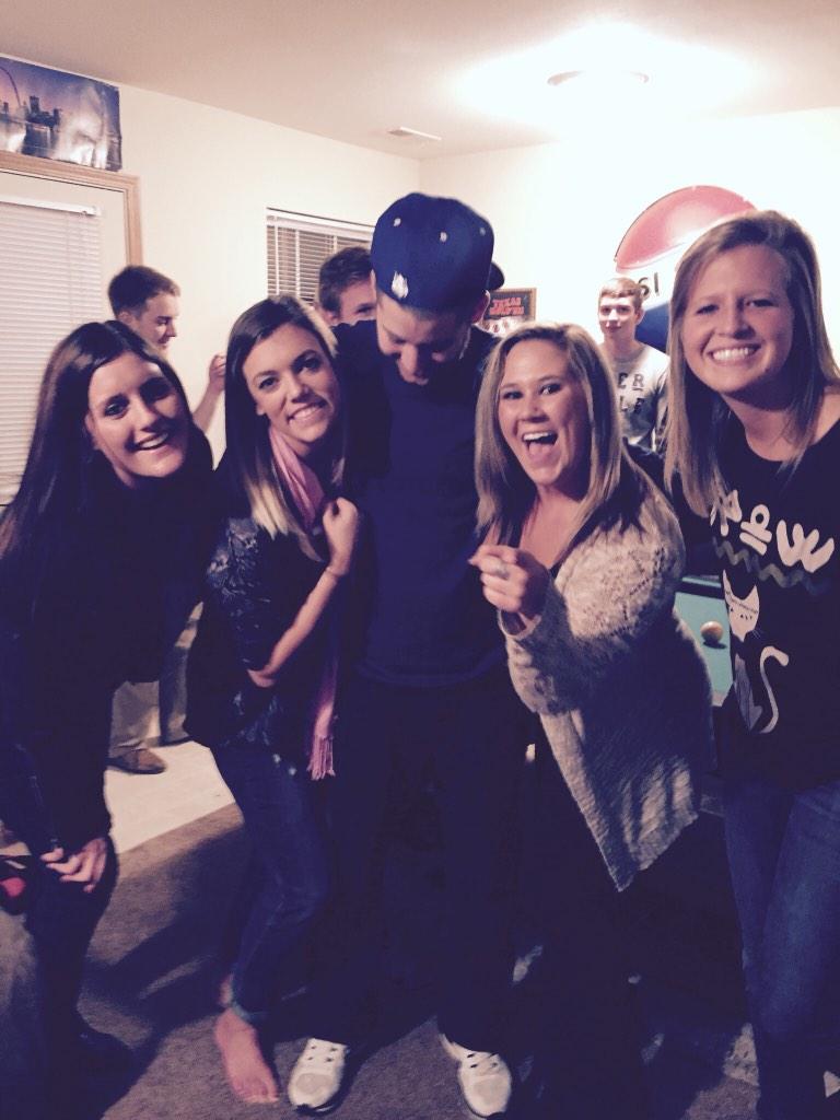 MandiThompson09's tweet image. Yesus? @liisshhaaa @honestAms @Katiesalmo @ck_mane