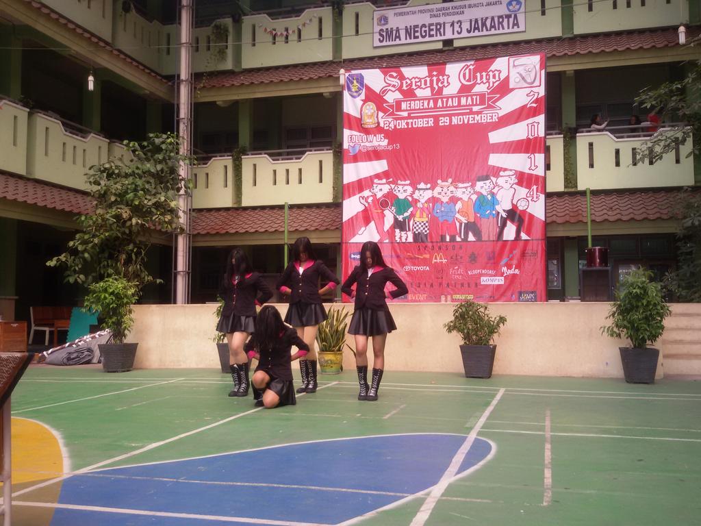 SMAN 48 on stage now !