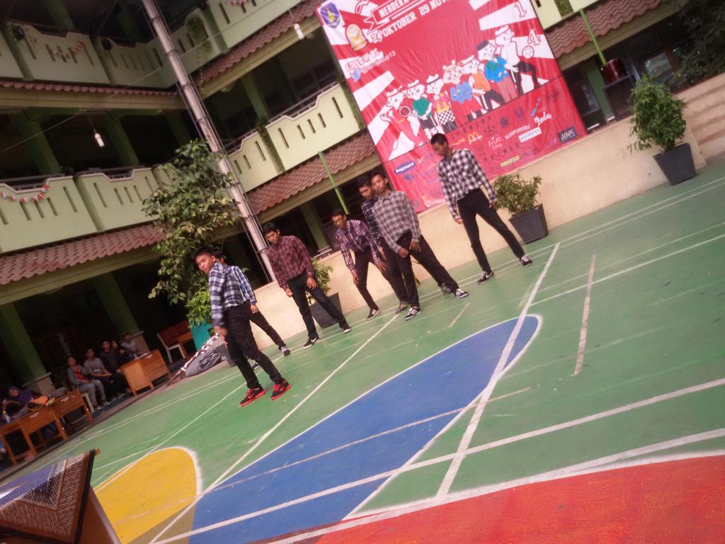 Sabatic crew !!! Wih ganteng-ganteng yaa hihi