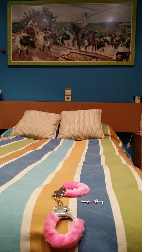 abelpitarch's tweet photo. @mariasueras te espero esta noche en mi cama!!! Jejeje #TeQuiero http://t.co/STCMxsGXgg