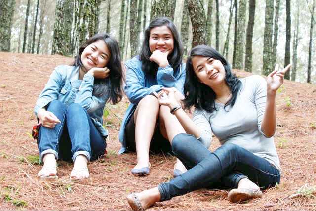 NesaAY's tweet photo. Seminggu yang lalu kita di Bukit nan pecah itu. Next destination, guess what? (Late post w/ @shincintia @giethacha ) http://t.co/BURxflID8s
