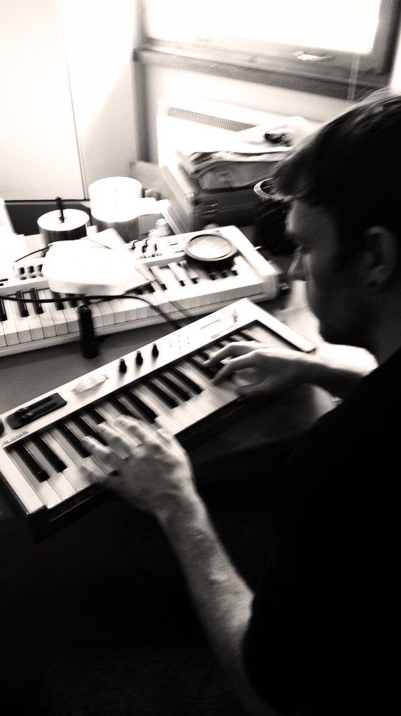 @_ch3sty_ all done with lead guitars here at <a href="/MwnciStudios/">Mwnci Studios</a>! Now onto the rest of the vocals and synths! #synth #Wales