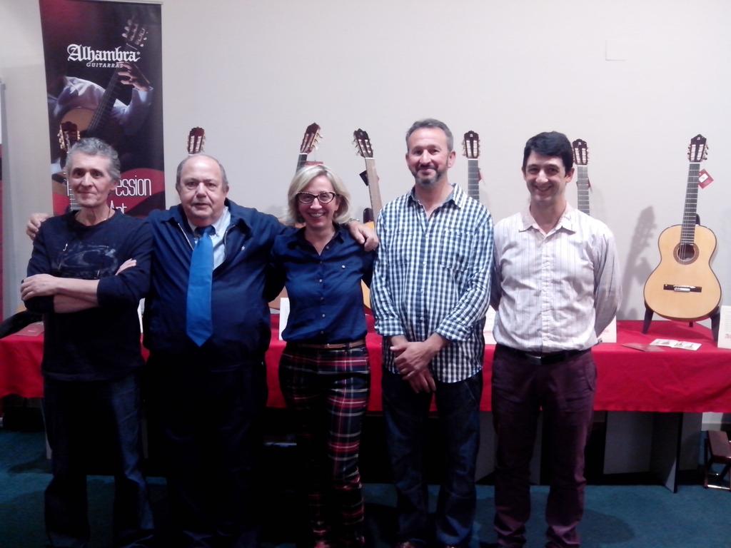 AlhambraG_Spain's tweet photo. Exposión Guitarras Alhambra en Valencia. #jornadasinternacionalesdeguitarravalencia http://t.co/AMIRYnfFtv
