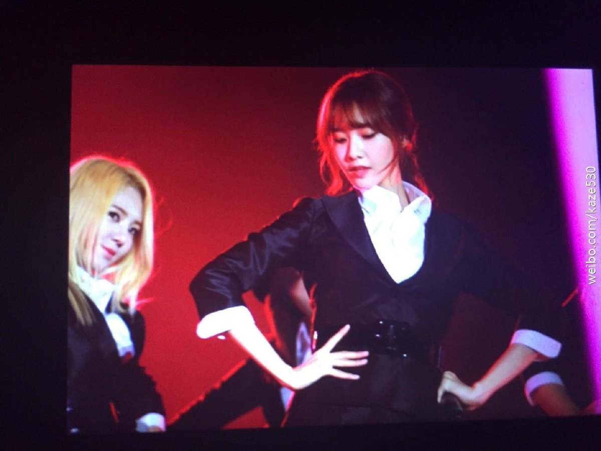 [PIC][22-11-2014]SNSD tham dự và biểu diễn tại "China for GG 1st Fan Party in Chongqing" vào tối nay B3C7rZiCQAA8x8X