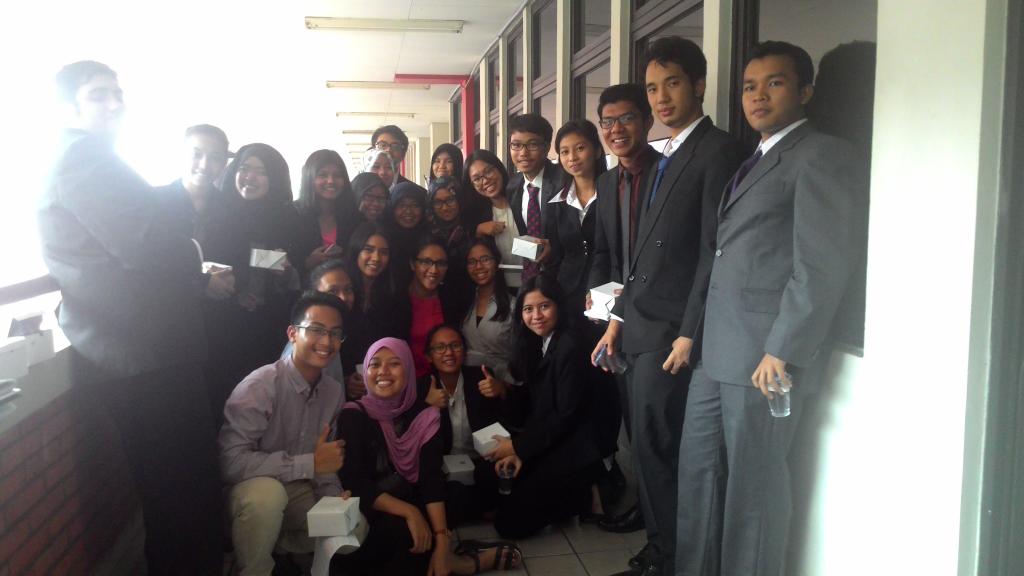 GrandGA2014's tweet photo. SOCHUM class on coffee break, yeay! http://t.co/zkh3KtfqVs