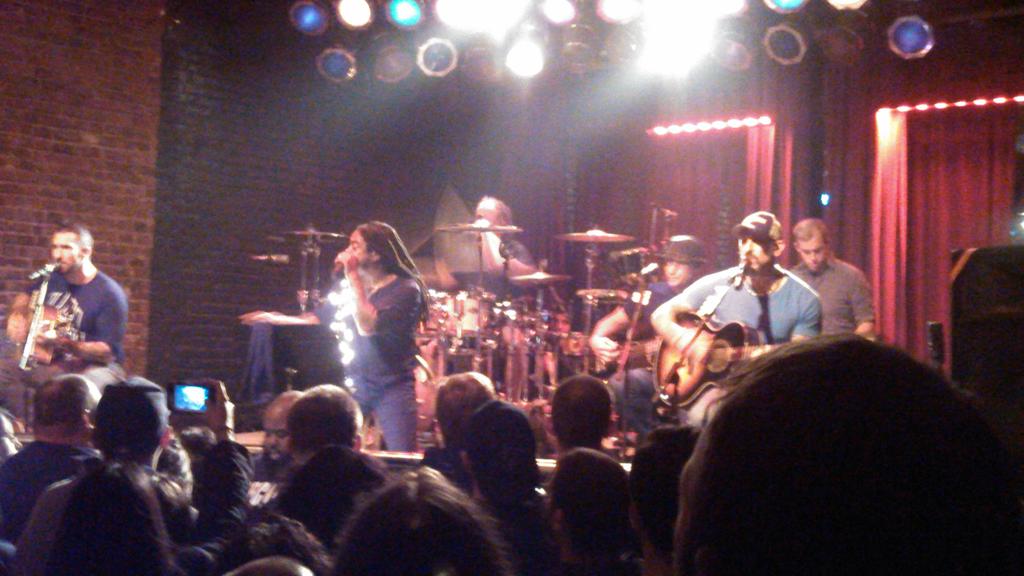 hedfudup's tweet photo. #sevendust acoustic tonight!!! Awesome show!!! http://t.co/zHX2cSNnAg