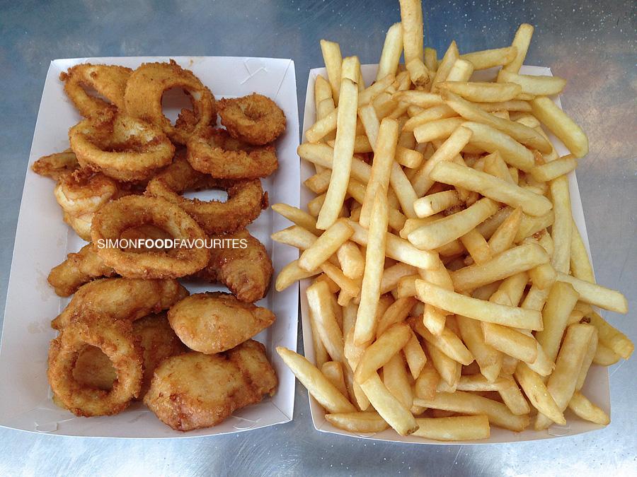 SimonLeong's tweet photo. Satisfying my #deepfried cravings @ #Maroubra Saltwater Seafood #fishandchips #calamari #prawncutlets #hotchips http://t.co/rI33hdQRT6