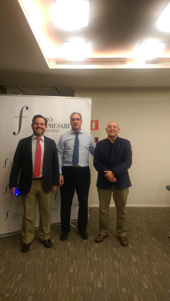 prevgar's tweet photo. Ayer gran sesión de gestión de equipos @Foroemprastur  @ccajete  #RRHH RRHH@ http://t.co/NCZBuFinzc