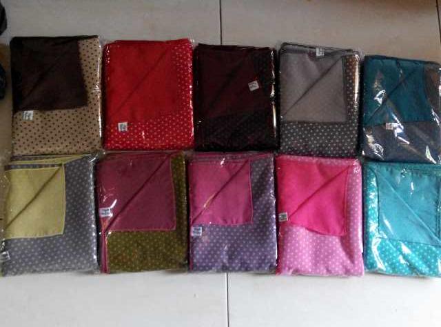 Dedew_AlIzzah's tweet photo. Polka Edition
JilbabSquare BOLak BALik 
Bahan double hycon
115x115 cm
@75k
Beli 3 @70k http://t.co/dVdxZOjhg4