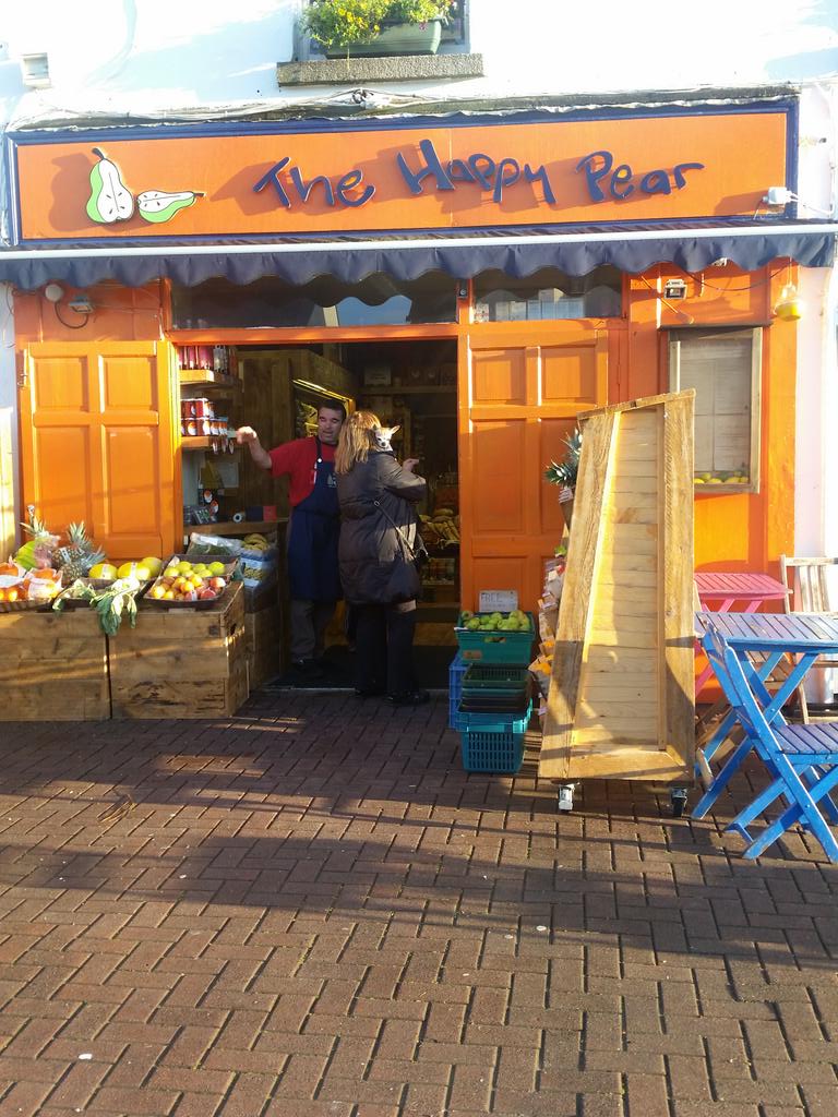 firehousebread's tweet image. Just dropped off a load of #realirishbread to the boys @thehappypear great buzz about the place