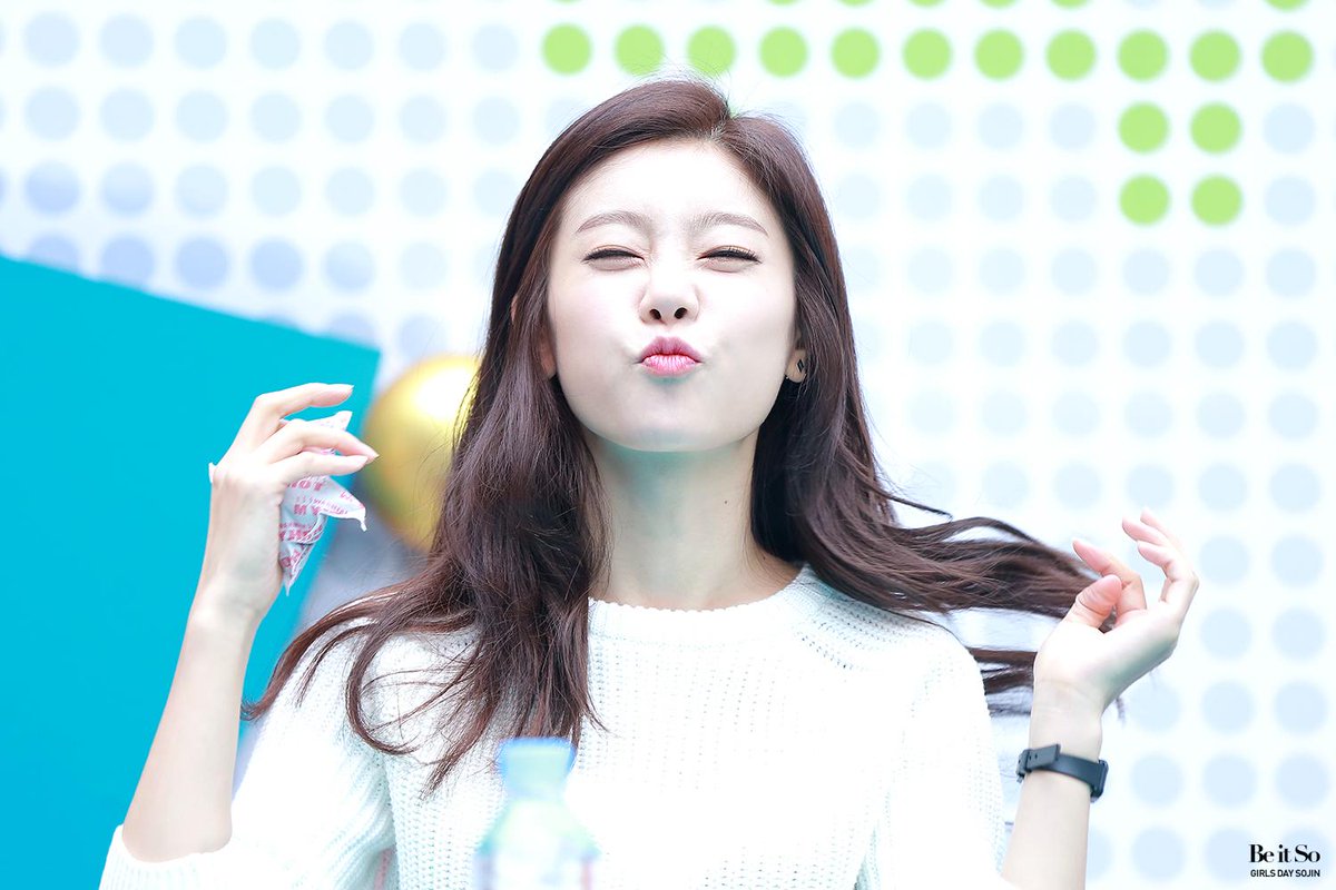 141122 GS콘서트 팬사인회 #걸스데이 #소진 <a href="/Girls_Day_Sojin/">걸스데이_소진</a> 공쥬님 뽀뽀를 받으세욥!♥  goo.gl/YZTYSj