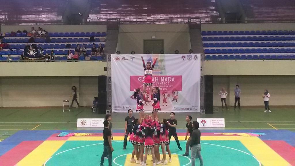 SAVIOURcheers's tweet photo. Pyramid 221 yayy"@GMEconolympics: Penampilan dari Saviour @SAVIOURcheers #GME2014 http://t.co/UPNdlJZqoY"