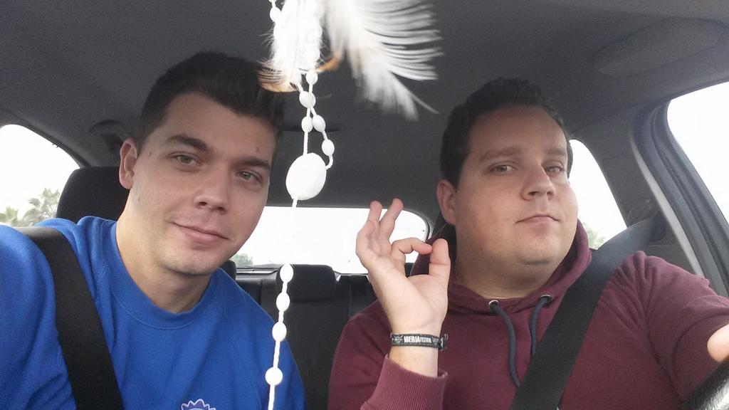 JoseM_FR's tweet photo. #padeltime #brothers http://t.co/wTkQnvRRtJ