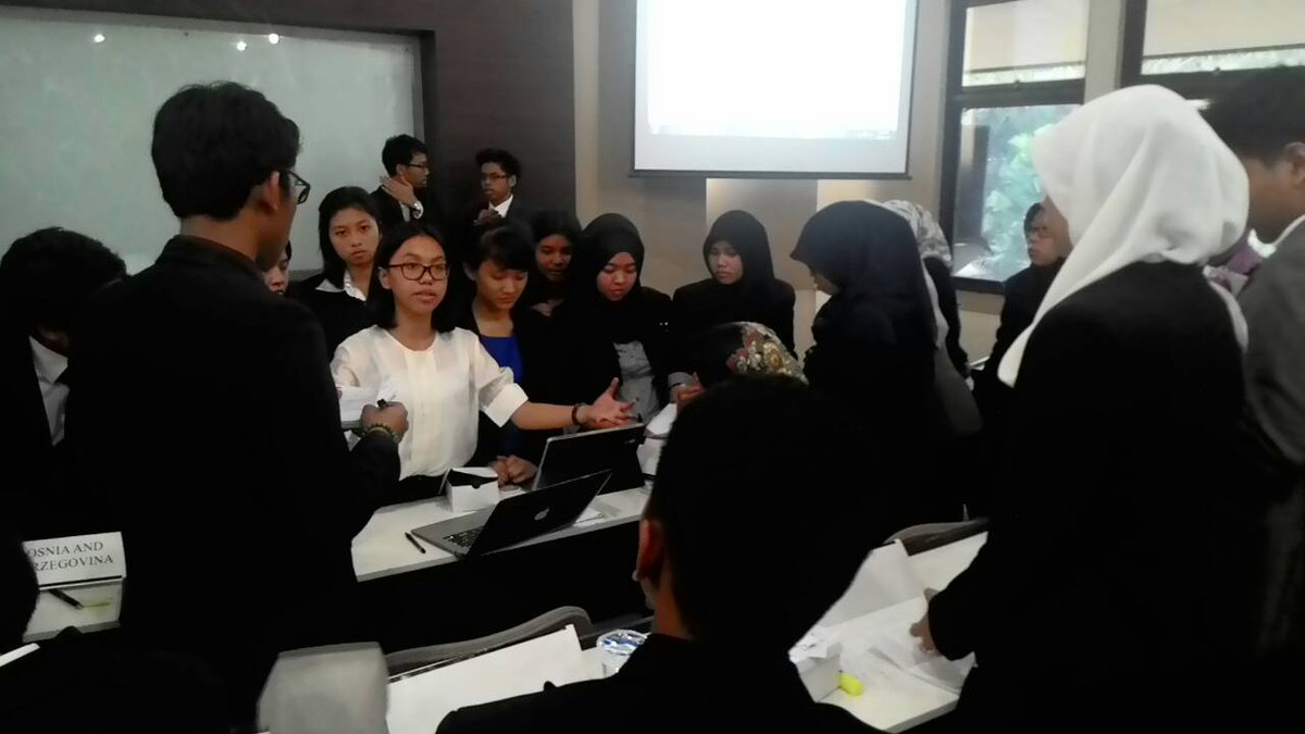 GrandGA2014's tweet photo. Unmoderated caucus in progress! http://t.co/xDzD0BBiZU