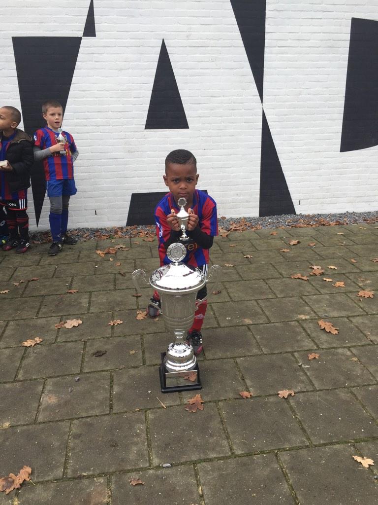 RubenSchaken's tweet photo. Kleine man ongeslagen kampioen! Fc Barcelona #proud #svl bless... http://t.co/YqszgwQ4bz