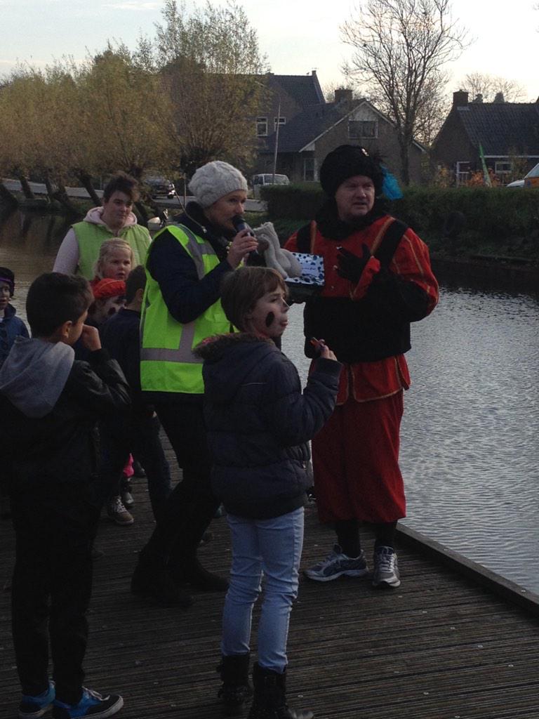 DirkHeijkoop's tweet photo. De piet is helemaal in de war. Zal Sinterklaas wel komen. @Gem_Molenwaard http://t.co/1wkNrRIFpp
