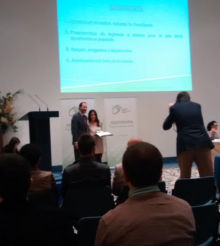 CrisalFisio's tweet photo. Venir a la #AsambleaColfisio y encontrarte con una gran antigua alumna que recibe un premio.Enhorabuena @florpatri ! http://t.co/IhvlaiPoYs