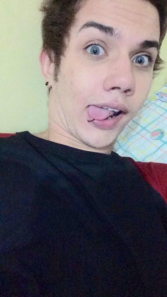 SeuJeitoSLP's tweet photo. Selfie do Math antes de dormir! Simplesmente lindo 👌😍 http://t.co/yI3Qt1jDuN #VoteSLP http://t.co/fec0RYyd8V