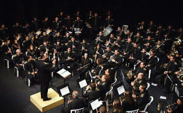 Silvia_Player's tweet photo. Feliiz día de Santa Cecilia y a todos loa músicos! #FelizDíadelMúsico en especial a mi banda @VDC2012 http://t.co/rEuaLr77Gi