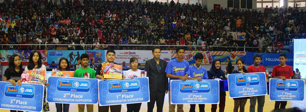 jrblindonesia's tweet photo. Ini nih penggerak masa buat dateng dukung sekolahnya yg tanding! Selamat buat para coordinator supporter! http://t.co/xHkAHGhRMR