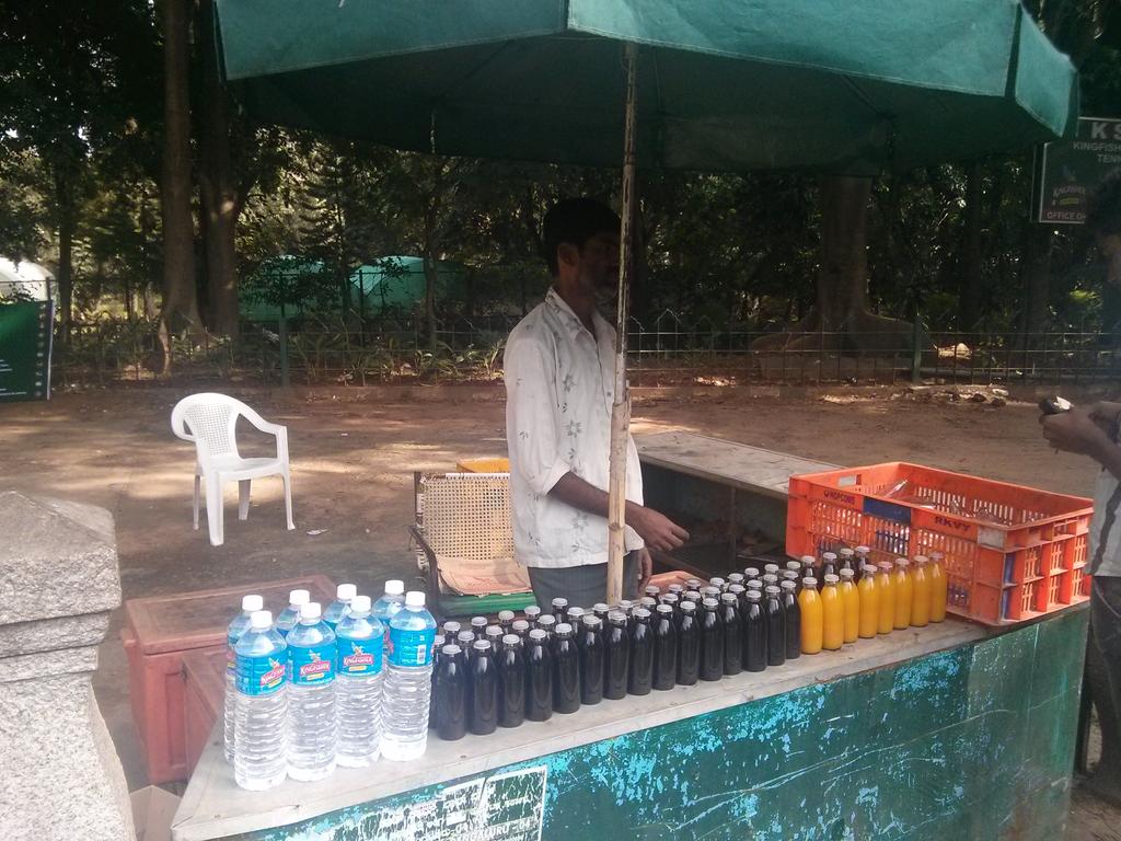 Jnaneshwara's tweet image. My regular juice center while passing through #Cubbonpark .Its #Hopcoms , Mango &amp;amp; grape juice..