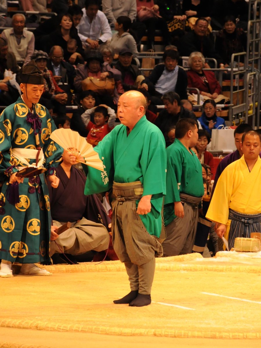 日本相撲協会公式 14日目の様子 呼出 秀男の呼び上げ Sumo Http T Co Eh2slgs9zx
