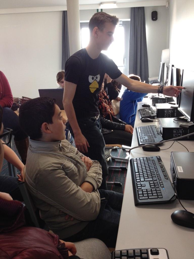 CodeStart2's tweet image. Workshop Python gegeven door Kobe Wullaert #hourofcode #python #stem #ksjoma #start2code