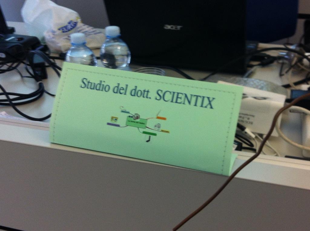 silviapan73's tweet photo. #scientixConf #futurText pipì boy e il dott. Scientix http://t.co/GFb1bqxonP