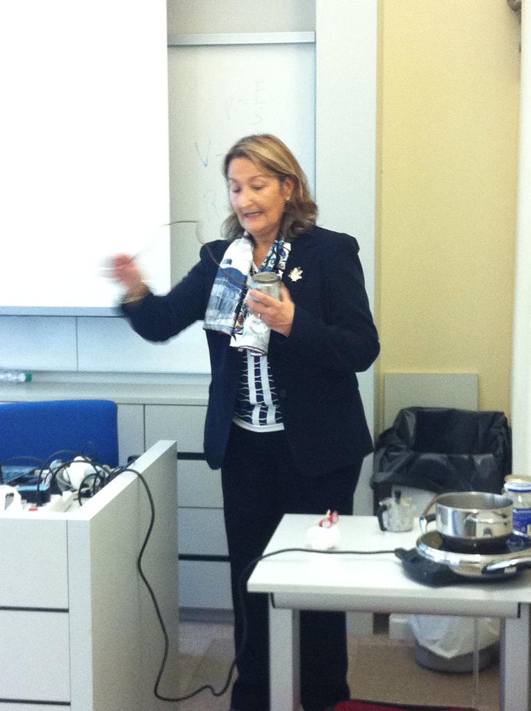 silviapan73's tweet photo. #scientixConf #futurText e ora coffee break con il caffè scientifico! http://t.co/TEEfQ3Ugdn