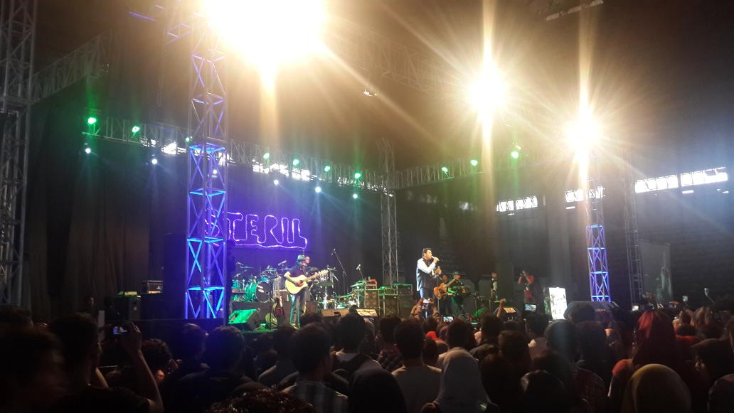 steril2023's tweet photo. Dapat salam dari Si Gajah. Jangan lupa live tweet keseruan di Steril ya! Mention kami pakai #STERIL2014 :-D http://t.co/RKeCTCDUAk