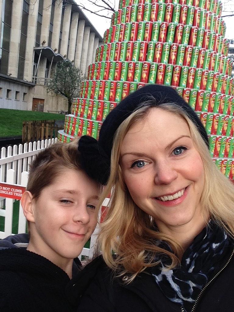 MsEmmaGill's tweet photo. @Pringles_UK #merrypringlestree http://t.co/Y2gUPPtADI