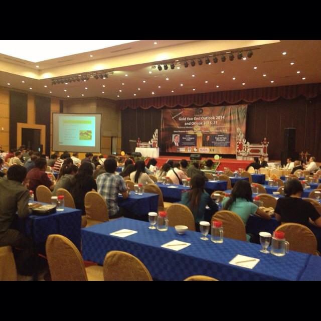 midaslines's tweet photo. Acara seminar di hotel aston. Lumayan antusias. #latepost #midaslines http://t.co/fDYAxTQRje