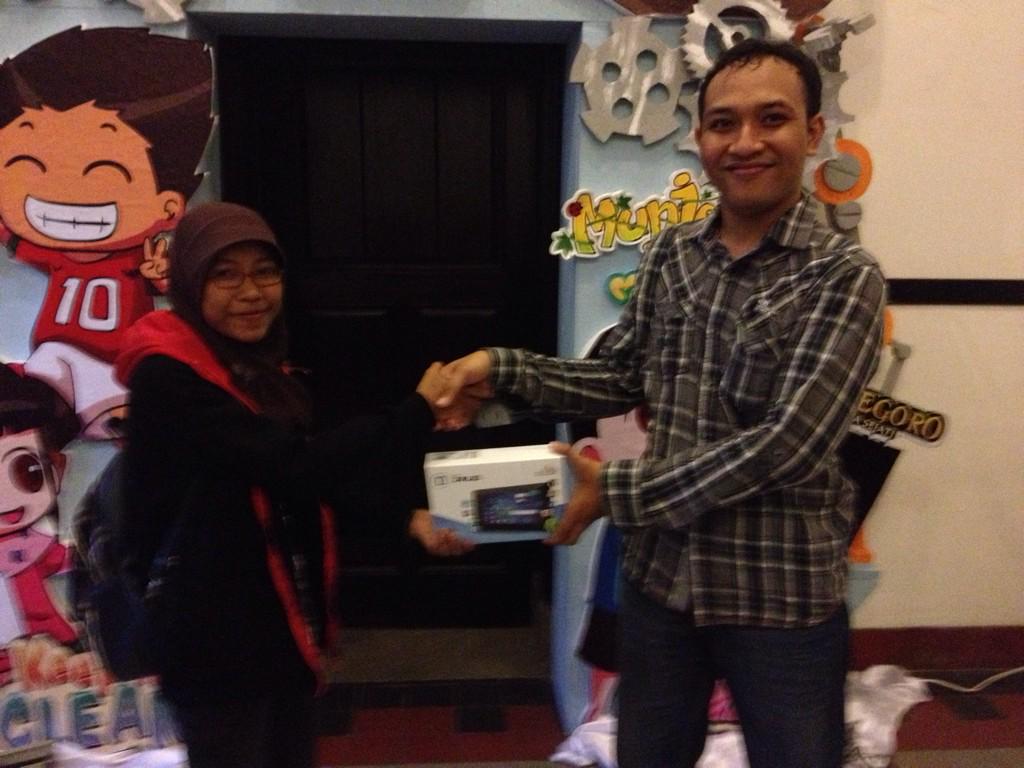 UdinusTechnoC's tweet photo. Selamat ya kak @SeSiL2302 :)) http://t.co/h70TEWzQV6