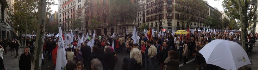 Arguments's tweet photo. Todas las calles que lleva a Colón están ya abarrotadas. #AquiEstoy22N #CadaVidaImporta http://t.co/mGZdCjcXhu