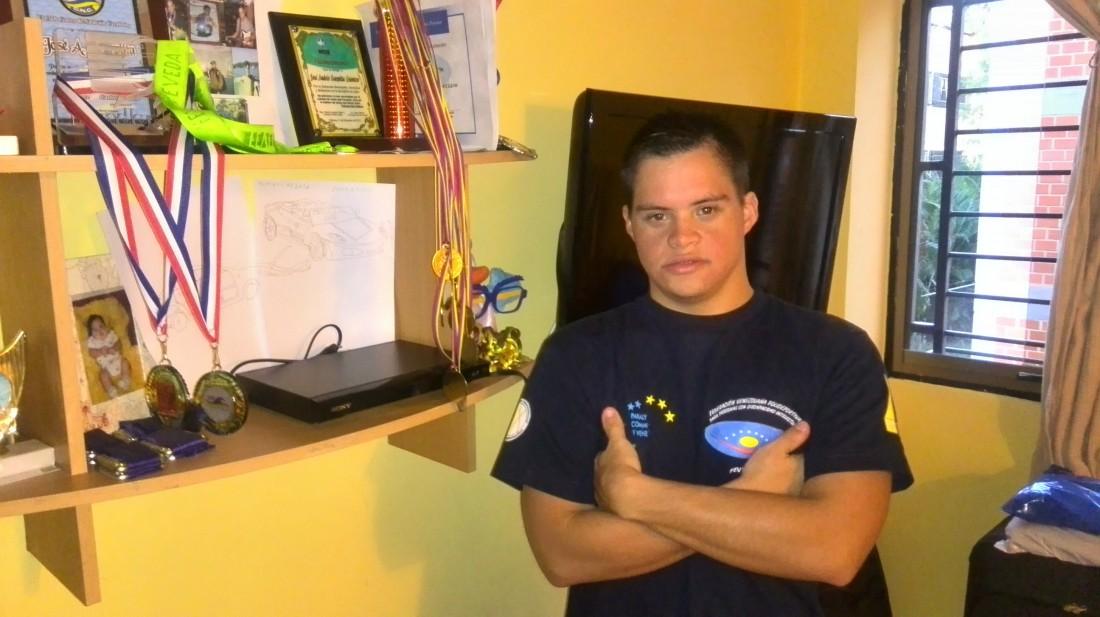 Maripuerta's tweet image. Mientras Maldonado derrocha $ “@elestimulo: José Andrés, un nadador que faltó a un Mundial por una falla del Cencoex http://t.co/vd7sLxiu9P”