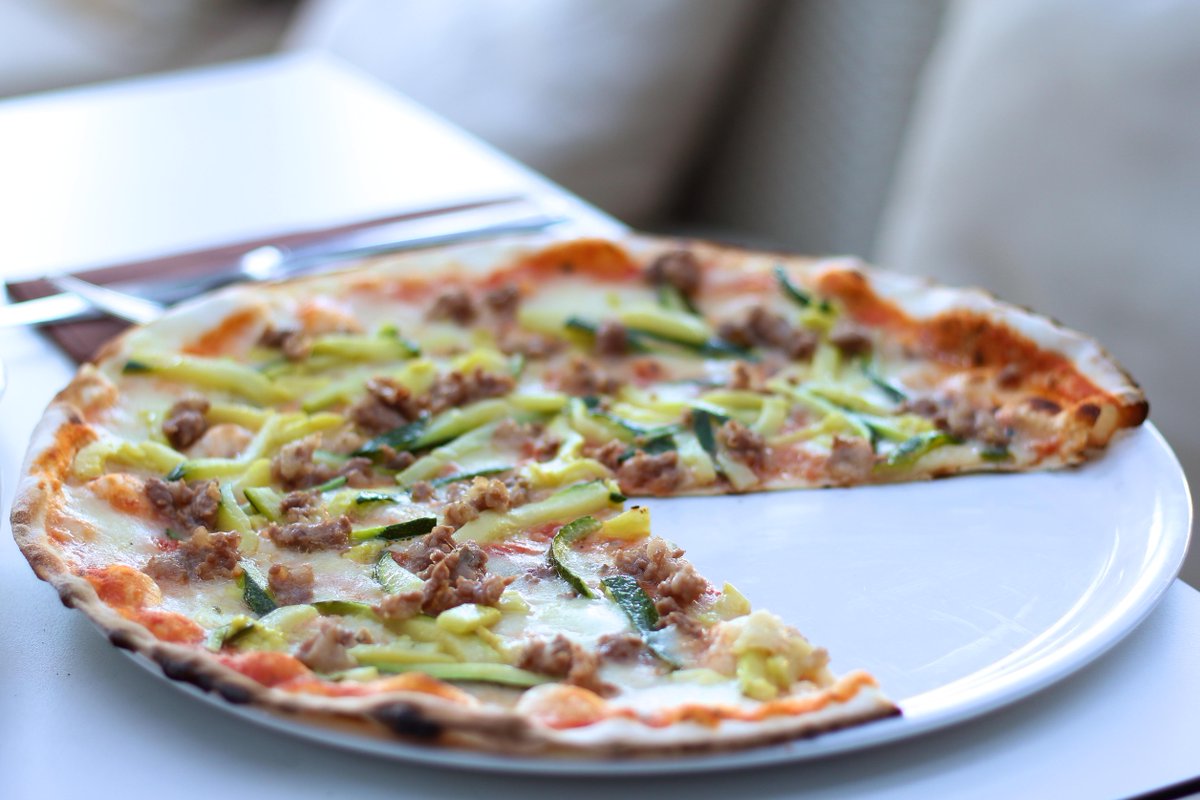 Saturday afternoons were made for eating pizza with friends, come and have a slice with us at #MamarosaBeach