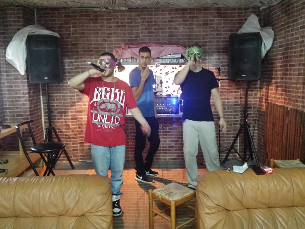 CheeseDruidaz's tweet photo. Ensayando pa @HuelvaEnElMapa 
#HuelvaEnElMapa #Carnival #FumaPintura http://t.co/wogMtjG7Ed