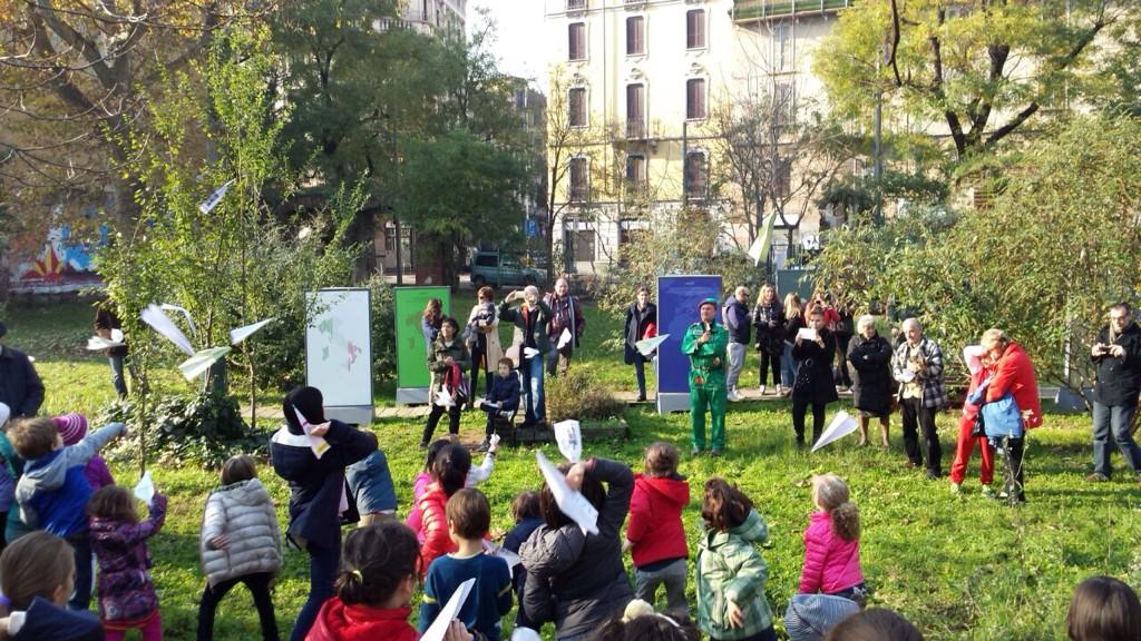 GCMontello's tweet photo. Capitan #Riciclo per la Festa dell'Albero al #Giardino Comunitario Lea Garofalo. @vivimilano @vstrambio http://t.co/h8PElMY80E
