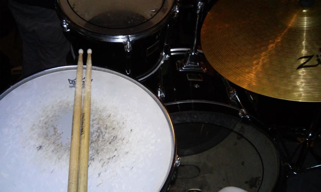 LSD_Oficial's tweet photo. Empezando chingon el día en el estudio lml
#EP 
#TodosSomosLSD http://t.co/nNEiOe0YbS