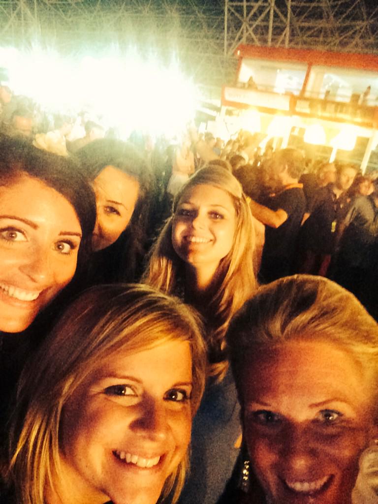 emmaowen15's tweet photo. #cozweizhapi #playingoutonaschoolnight #dulive http://t.co/ah8UInuVsR