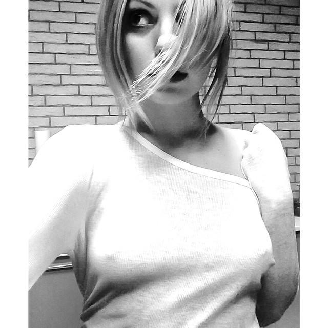 AlexandraStanR's tweet photo. I think I'm alone in the studio.. #BW #fonogramstudios - la Fonogram Studios. @ByAlexandraStan http://t.co/2v87Fg65tD