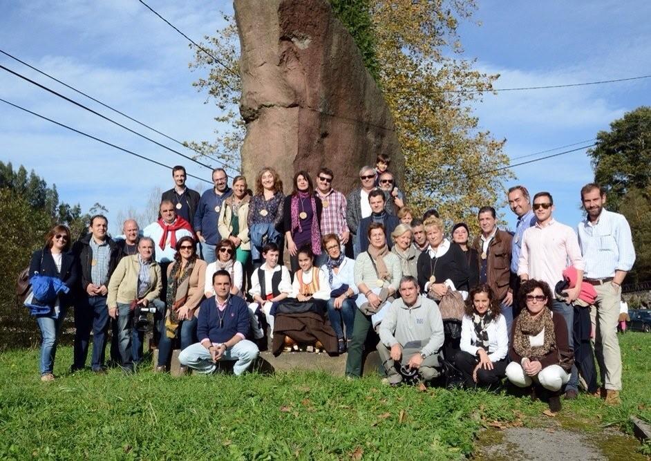 GuiaVeranoITM's tweet photo. Participantes encuentro tuitero #Rutaforamontanos | Foto de familia, si queréis original más calidad mandamos mail http://t.co/0SdNwi4g0U
