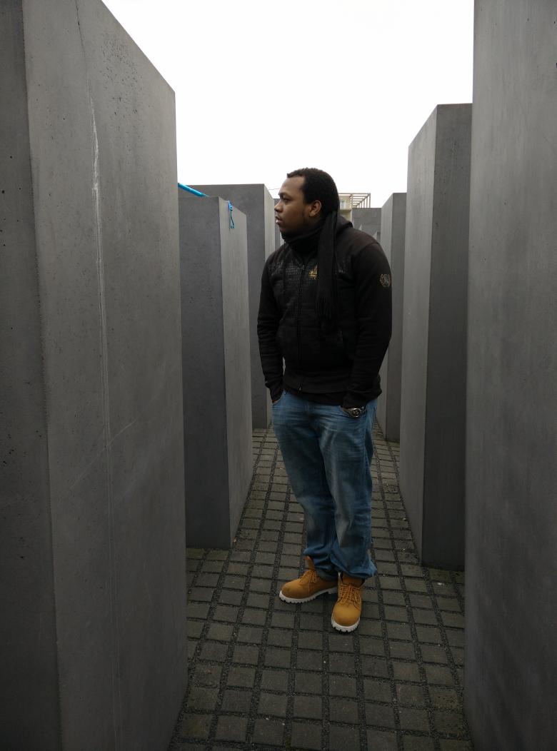 BdaEIVP's tweet image. Le BDA de l&apos;@eivp_paris  pose au mémorial de l&apos;Holocauste #WEBDA