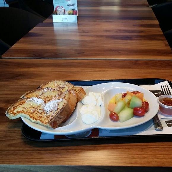 markvillemall's tweet photo. French toast is the best Saturday brunch http://t.co/QxF80vwe9O