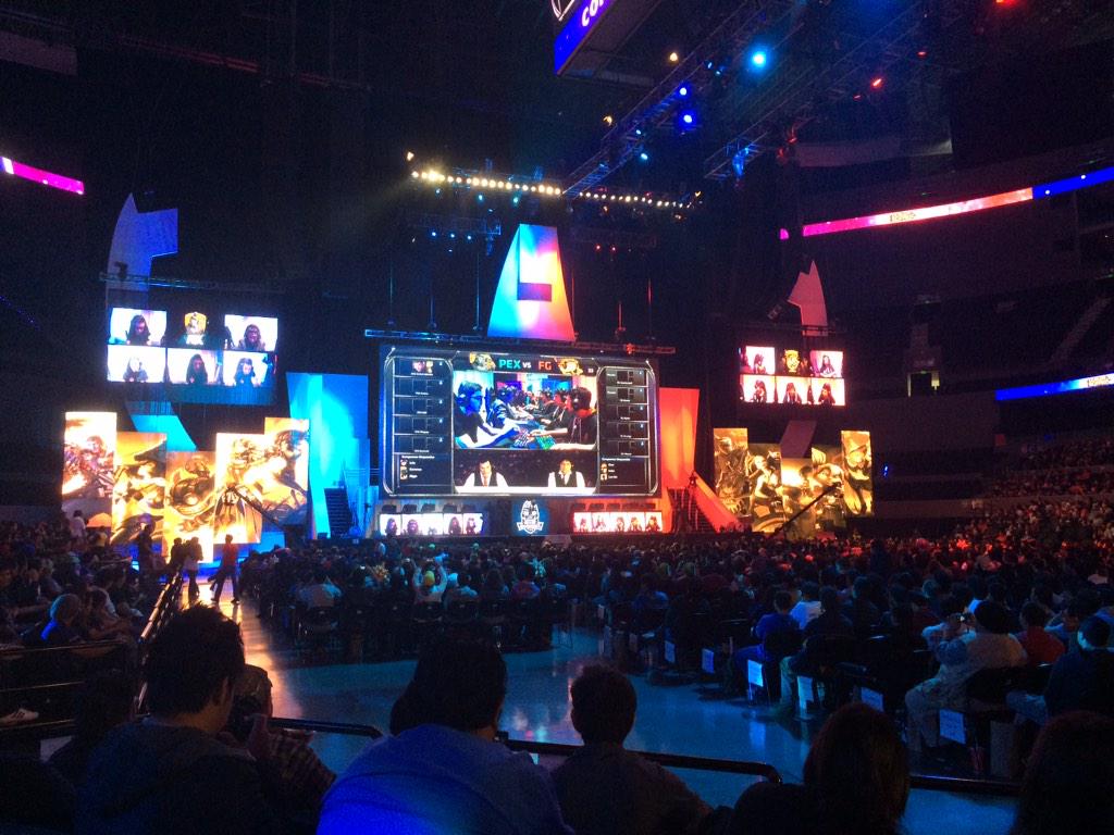 goldlionmx's tweet photo. Listo para la primera partida #pex vs #furiusgaming #FinalCopaLoL @esportslatino http://t.co/25JOS34ulQ